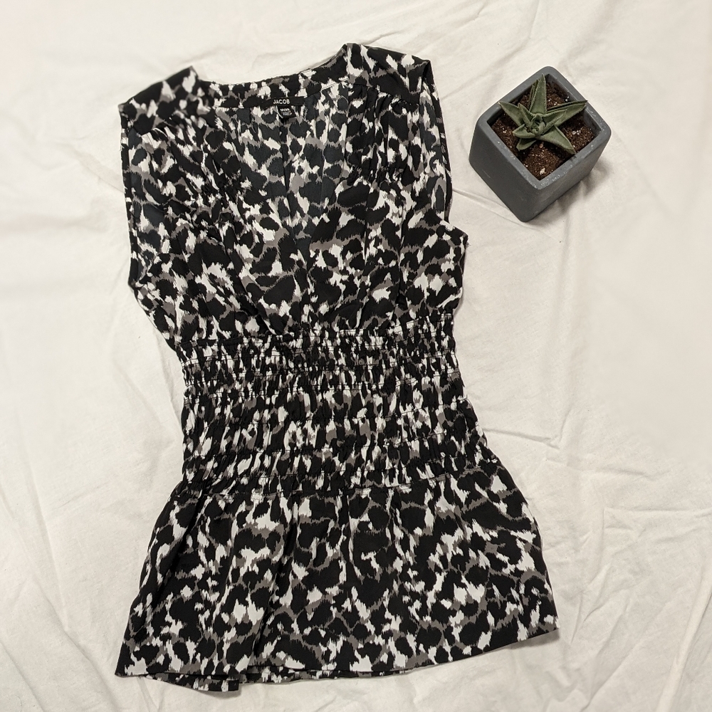 Chiffon sleeveless blouse